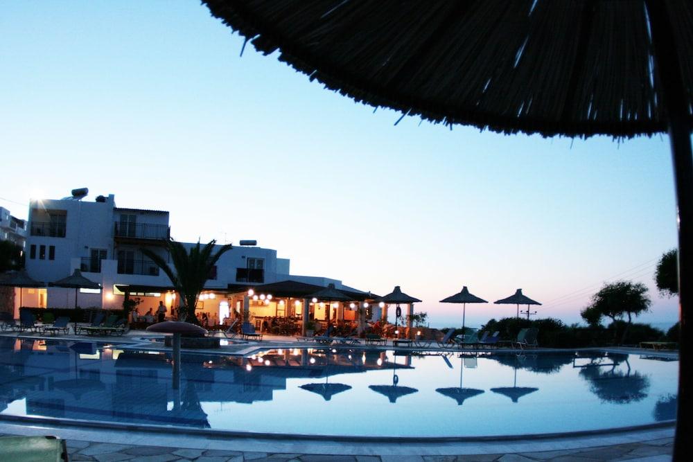 Semiramis Village Hotel Hersonissos  Bagian luar foto