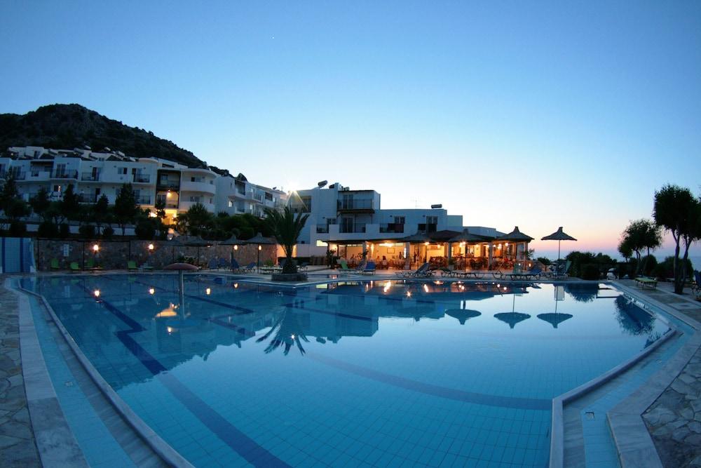 Semiramis Village Hotel Hersonissos  Bagian luar foto